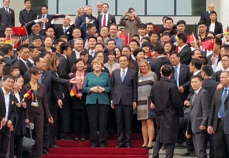 Li and Merkel visit Hefei University in Anhui(1/4)