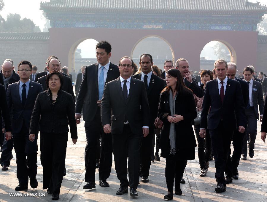 French President Francois Hollande visits Temple of Heaven(1/4)