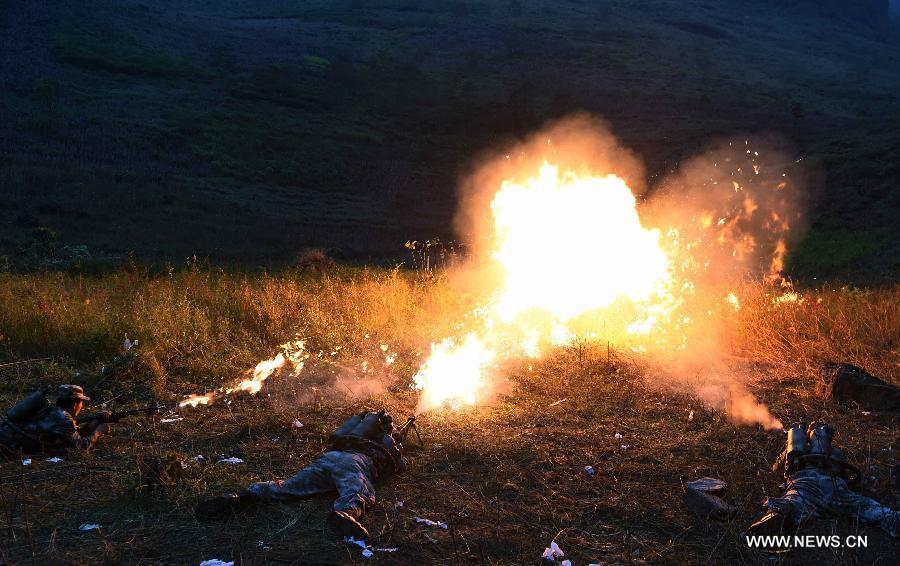 PLA holds demining drill along China-Vietnam border(1/7)