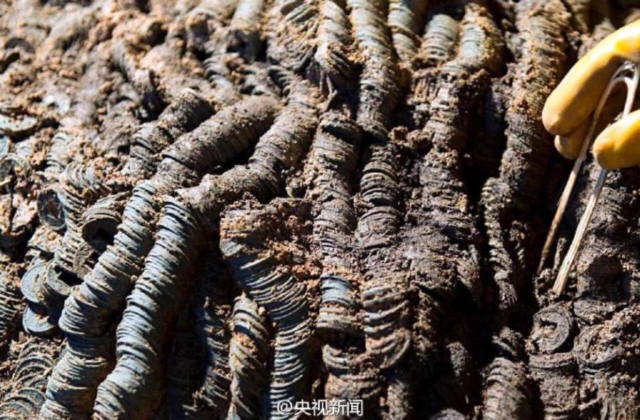 Two million ancient copper coins found in royal tomb(1/5)