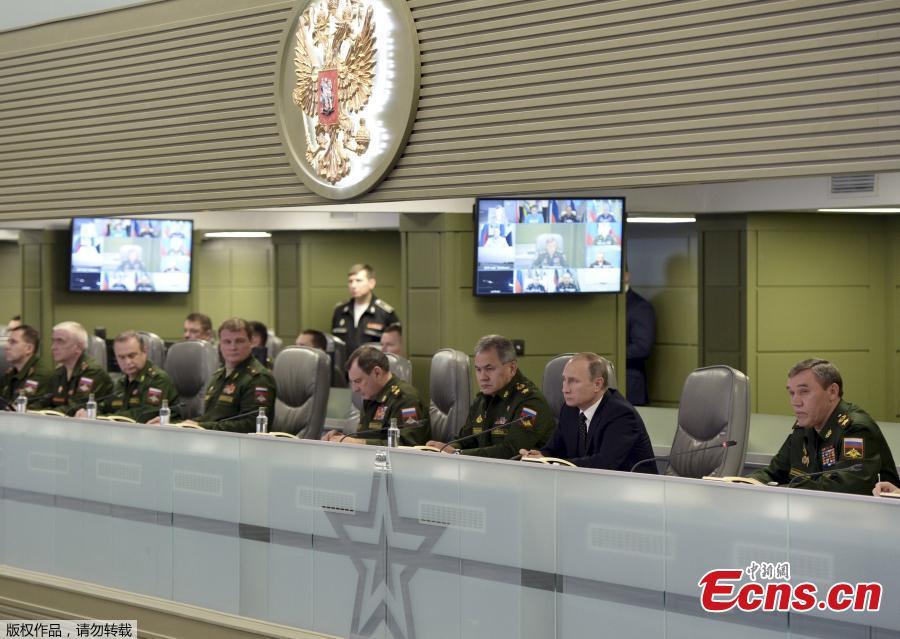 Putin attends meeting on Russian air force's activity in Syria (1/4)