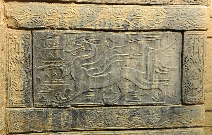 Precious bricks found in ancient tombs in Xiangyang(1/7)