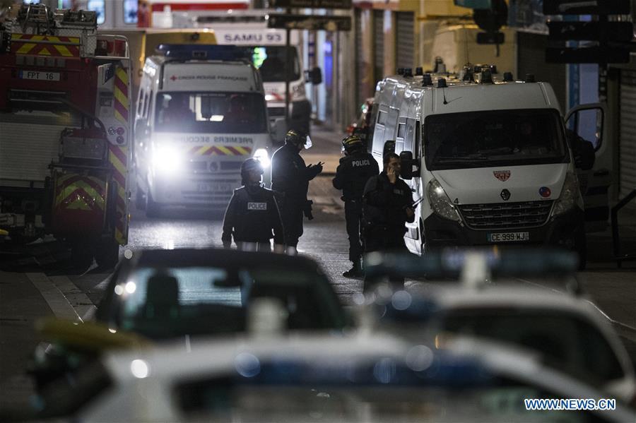 2 killed, 7 arrested during police raid in N Paris suburbs(1/6)