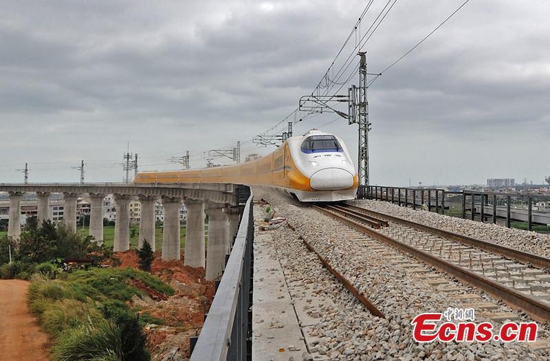 Hainan trials world's first high-speed loop line(1/1)