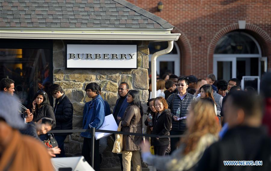 99.77 million people shop on Black Friday(1/6)