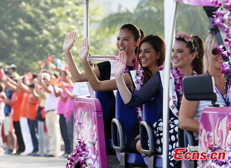 Miss World 2015 contestants take part in parade in Sanya(1/1)