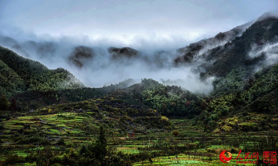 Picturesque Shicheng Mountain in Wuyuan(1/6)