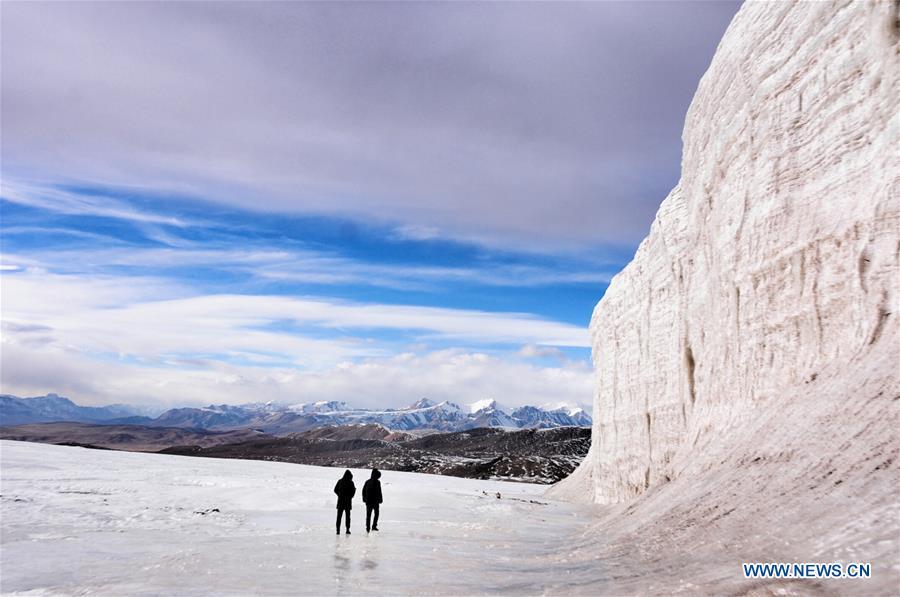 Breathtaking beauty of Bayi Glacier in Qinghai(1/5)