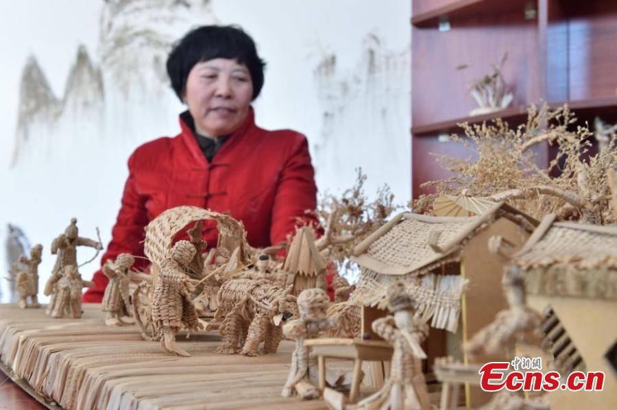 Artist recreates masterpiece out of straw(1/3)