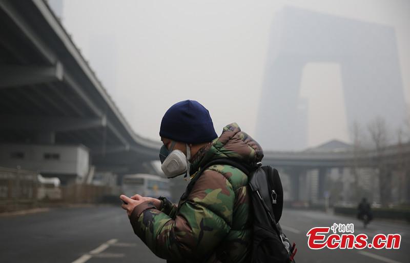 The first red alarm of air pollution issued in Beijing(1/1)