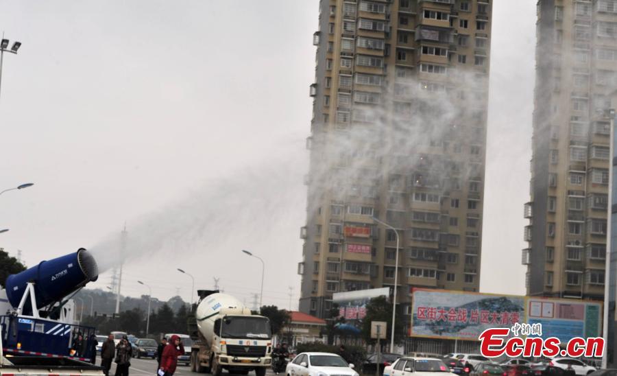Water cannon applied to fight smog(1/4)