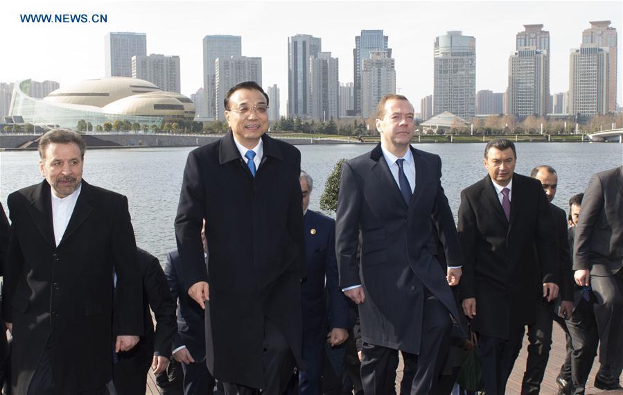 Premier Li, SCO PM meeting participants visit Zhengdong New District(1/1)
