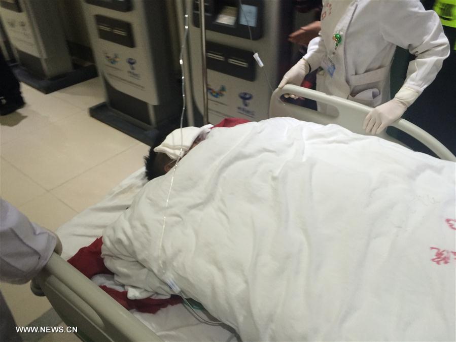 Landslide survivor receives medical treatment in Shenzhen (1/3)