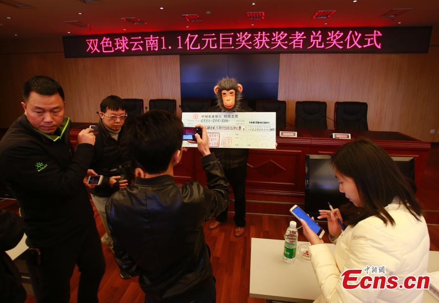 Man claims $17 million prize in disguise (1/3)