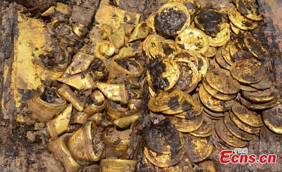 Gold found inside 2,000-year-old Chinese coffin(1/6)