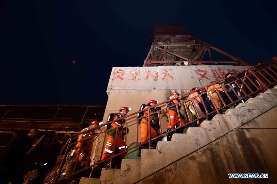 Rescue work for collapsed mine underway in E China(1/7)
