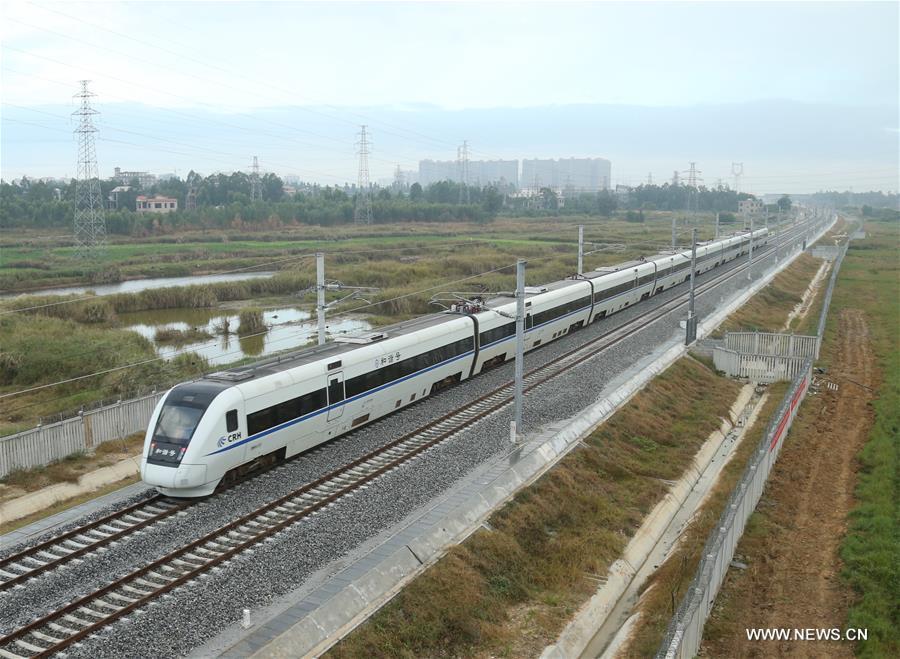 High-speed loop line starts operation in Hainan(1/8)