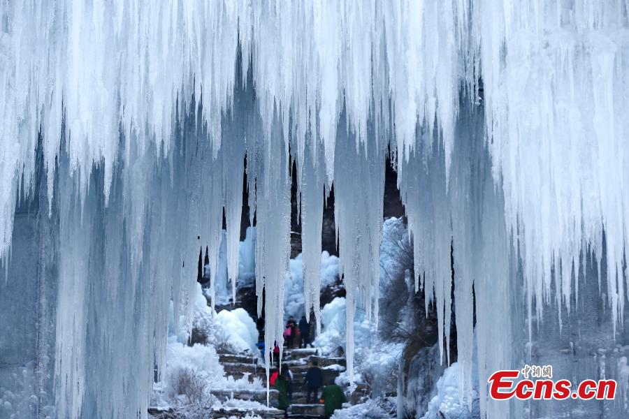 Amazing ice wonderland in Beijing(1/8)