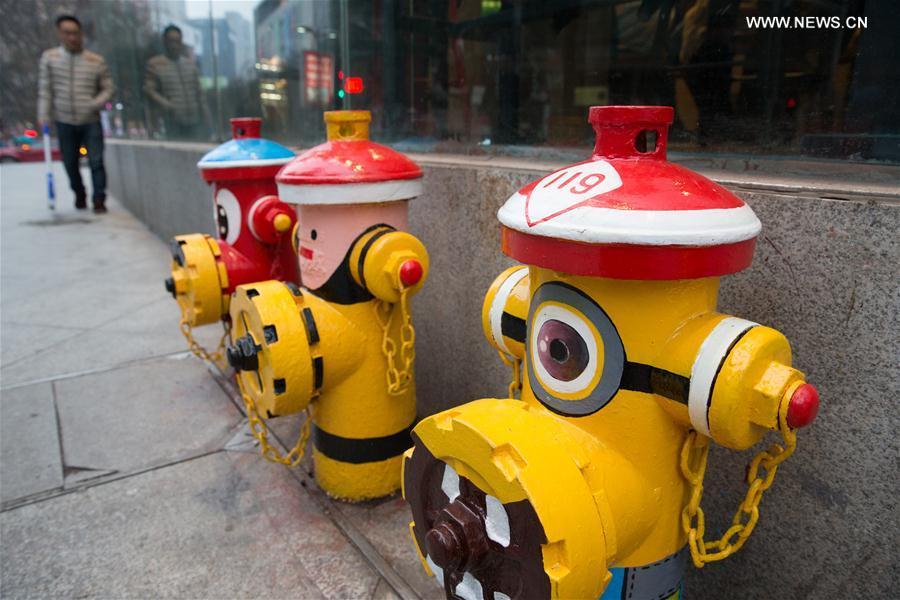 Hydrants painted with cartoon image in E China(1/4)