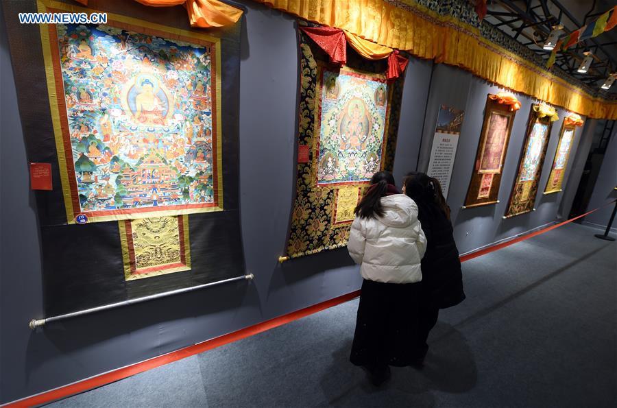 Exhibition of Tibetan Thangka painting attracts visitors in Lanzhou(1/5)