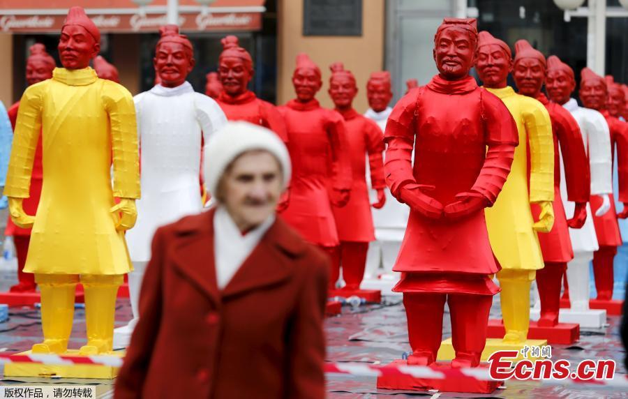 Colorful terracotta warriors invade Croatia's square(1/3)