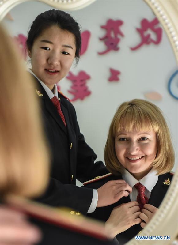 Russian volunteer Zotova offers service at Hunchun Railway Station (1/4)