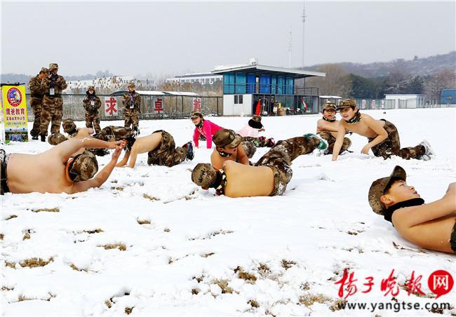 'Eagle Dad' winter camp challenges children (1/11)