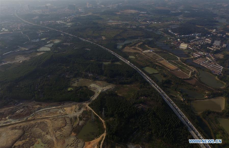 Aerial shots of traffic flow taken at end of Spring Festival holiday(1/6)