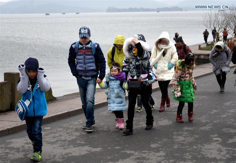 Cold snap brings wind, rain, snow to E China(1/4)