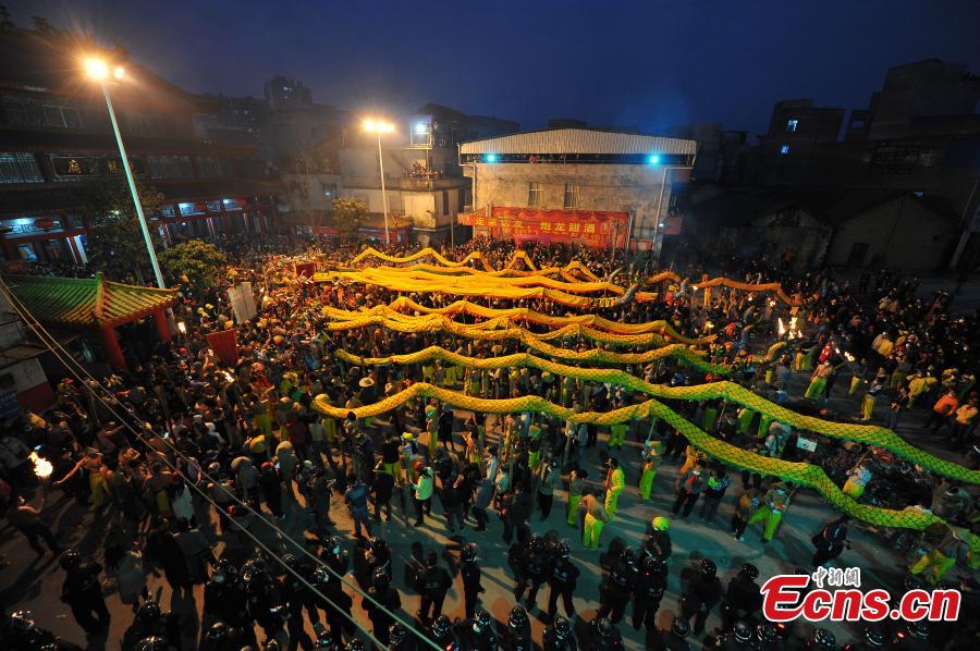 County hosts dragon dance and fireworks show(1/8)