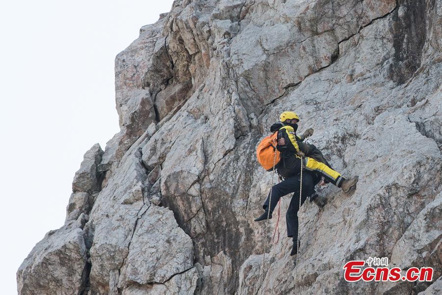Inspiration-seeking poet stranded on cliff for hours (1/3)