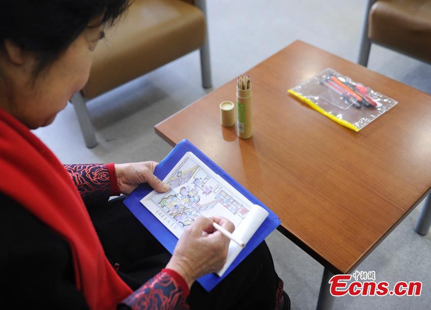 Pencil drawings of retired teacher attract visitors(1/9)
