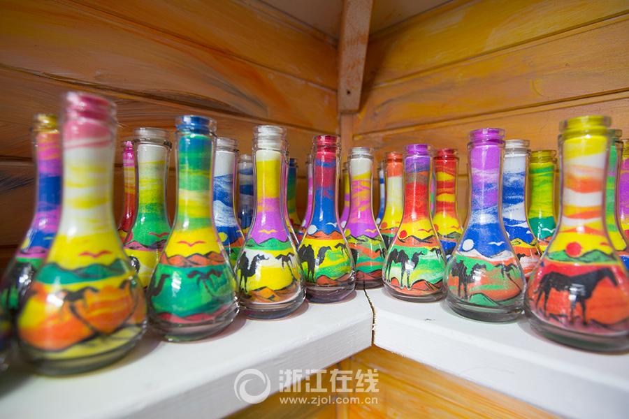 Tunisian man creates art of sand in Hangzhou(4/7)