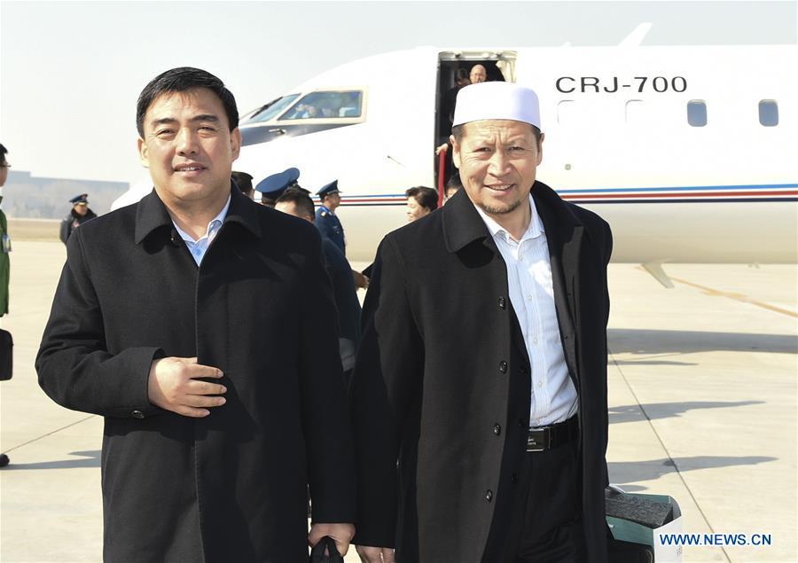 CPPCC members for annual session arrive in Beijing(1/6)
