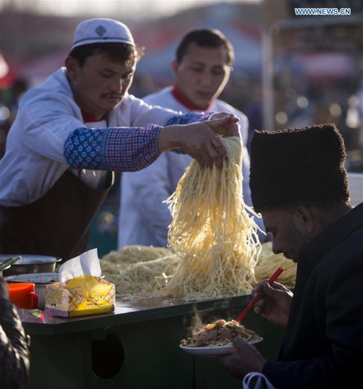 'Saturday market' in Xinjiang(1/8)