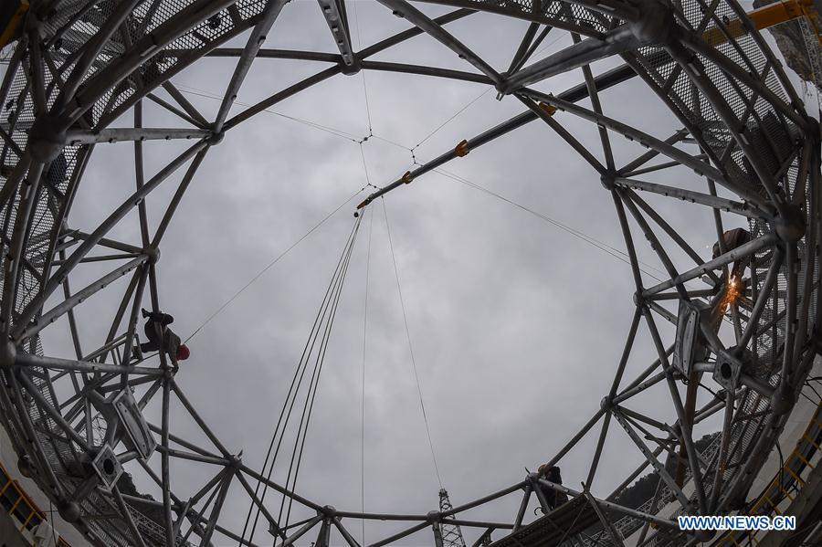3,492 reflector panels of China's mega telescope installed(1/7)