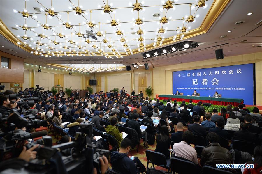Minister of Environmental Protection gives press conference on sidelines of NPC session(1/4)