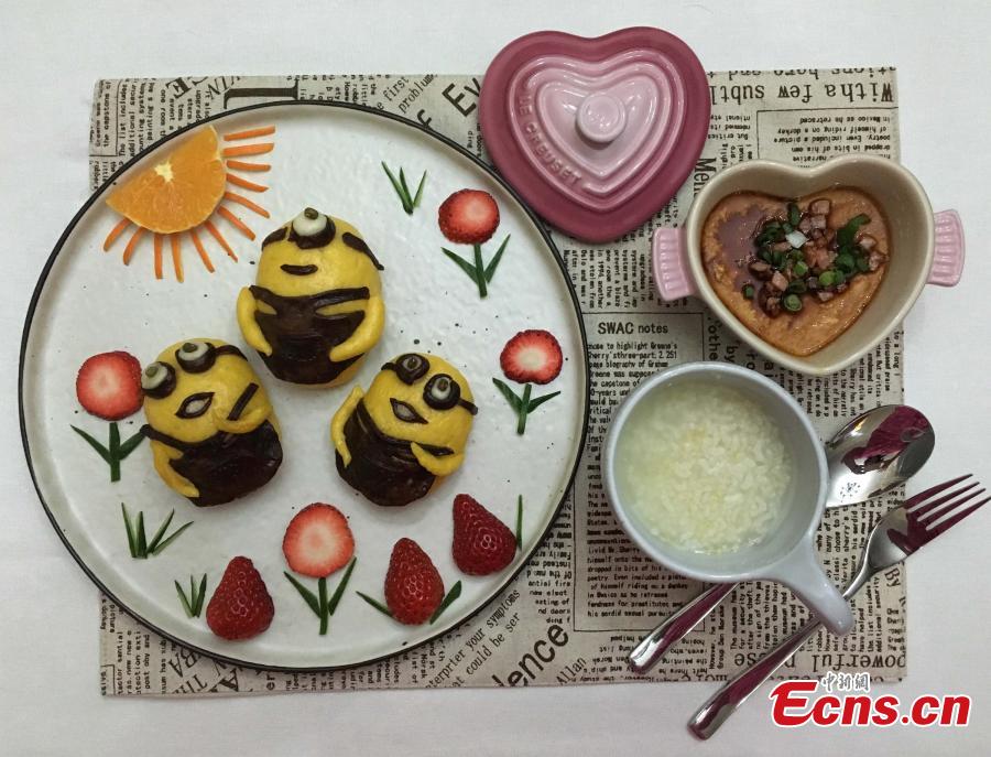Chongqing mother cooks creative breakfast for daughter (1/6)