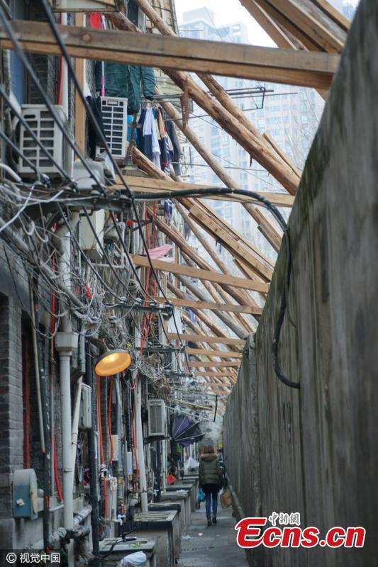 Old buildings underlined by sticks in Shanghai(1/3)