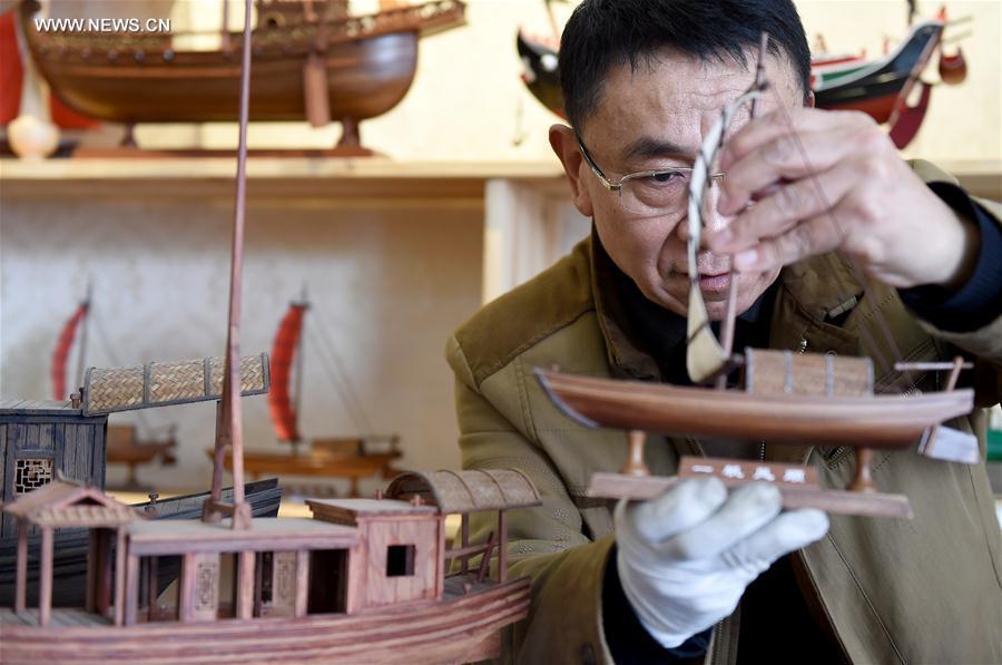 Ship models specialized in wooden structures and delicate sculptures(1/4)