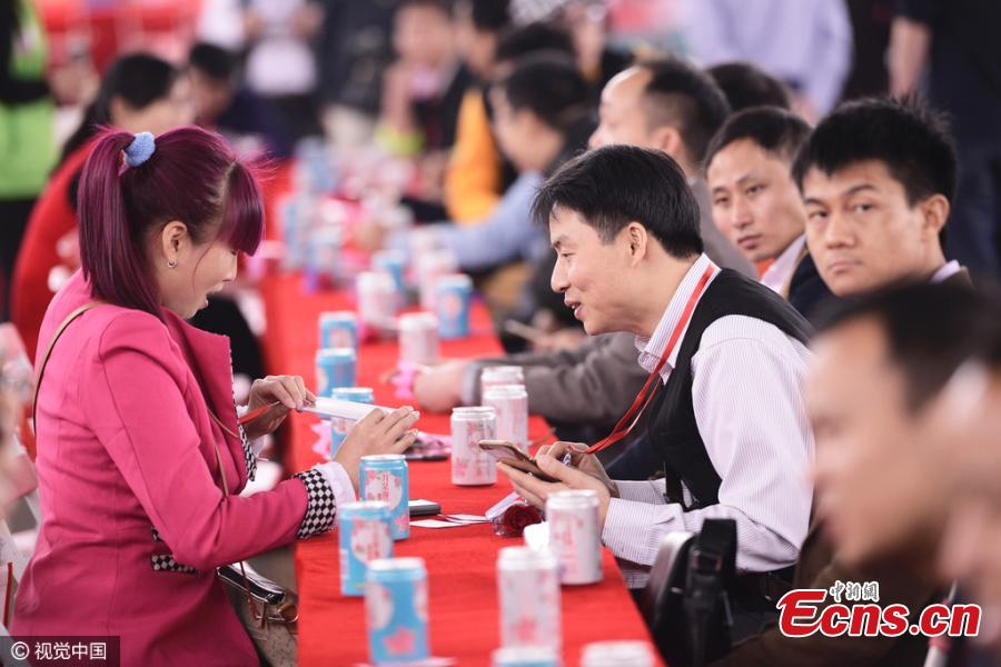 3,100 attend blind date in industrial hub(1/4)