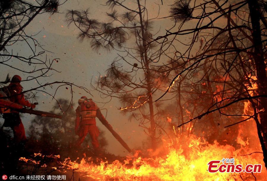 Fire rages in SW China for three days(1/3)