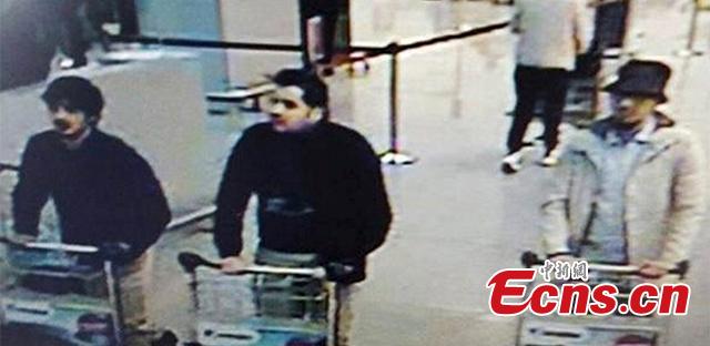 Belgian police release images of suicide attacks suspects (1/2)