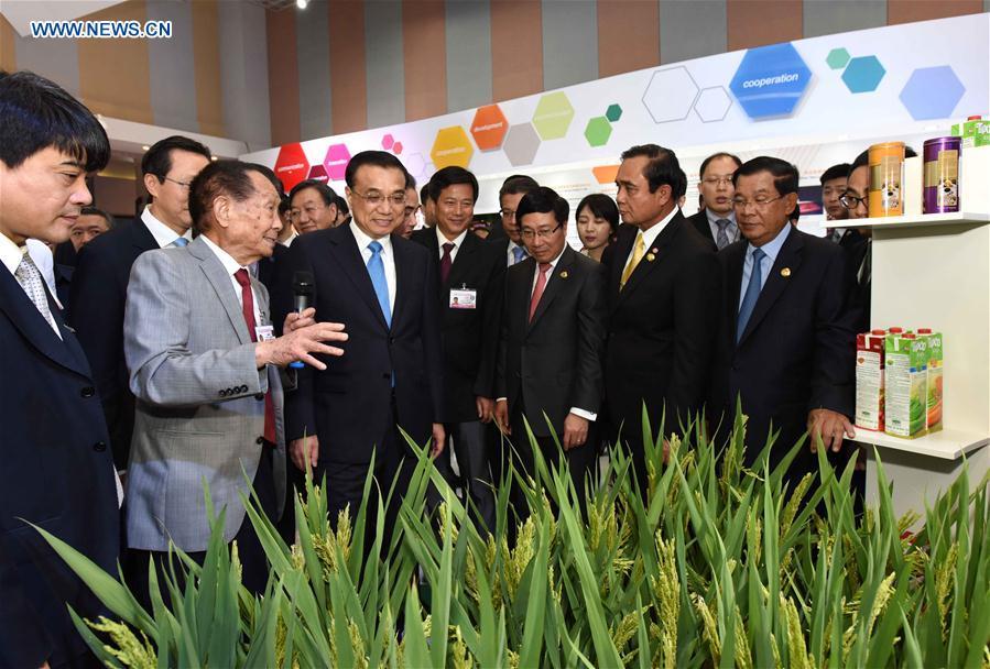 Leaders of Lancang-Mekong countries visit LMC exhibition(1/4)