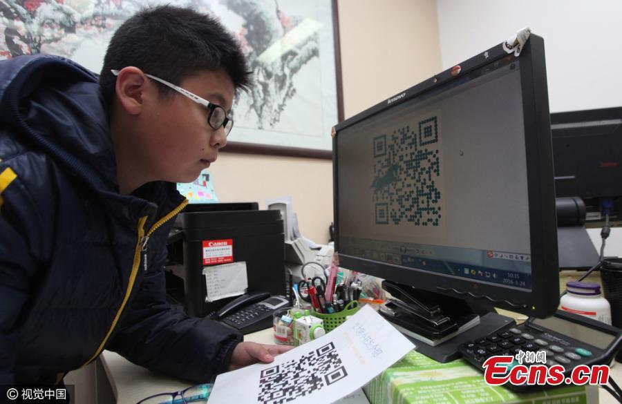 Elementary school tries QR code-based homework(1/3)