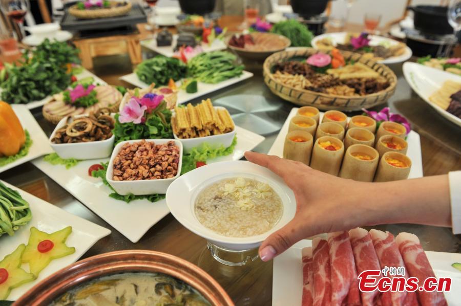 Flower dishes cooked in City of Spring Kunming(1/3)
