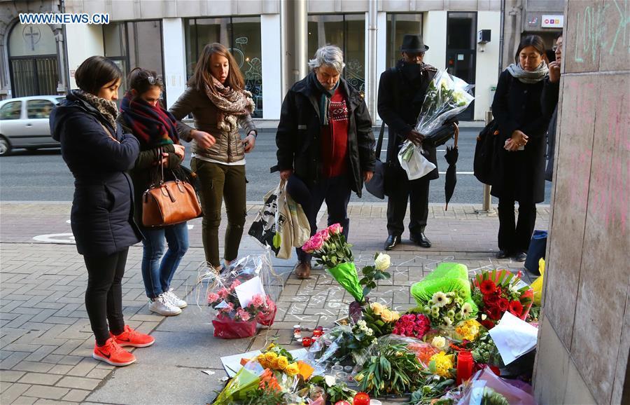 People mourn victims killed in Brussels terror attacks(1/8)