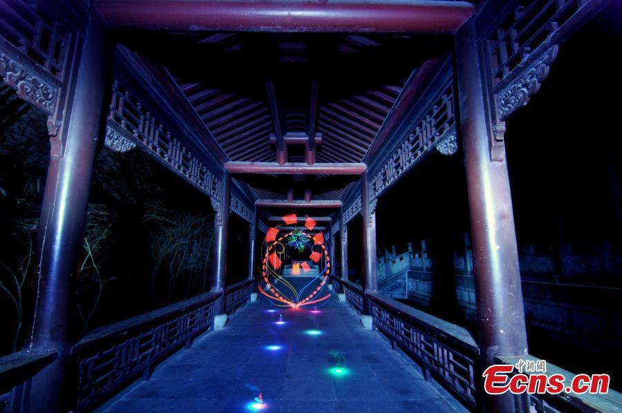 Light graffiti showcases birthplace of Taoism (1/7)