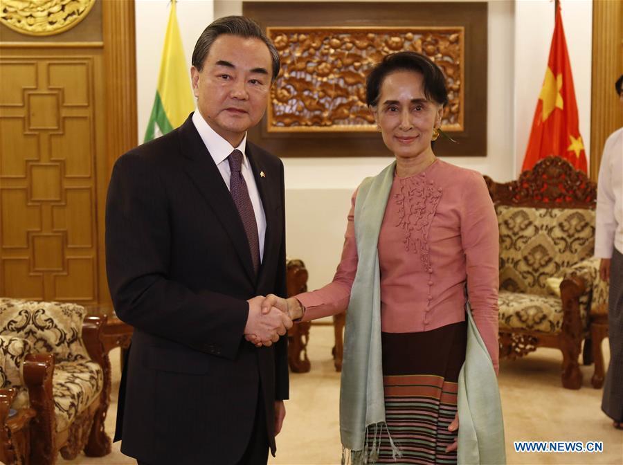 Wang Yi meets with Aung San Suu Kyi in Myanmar(1/4)