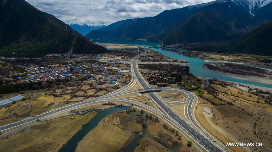 Scenery of Lhasa-Nyingchi High Grade Highway in Tibet(1/3)